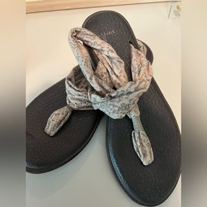 Sanuk yoga sandals